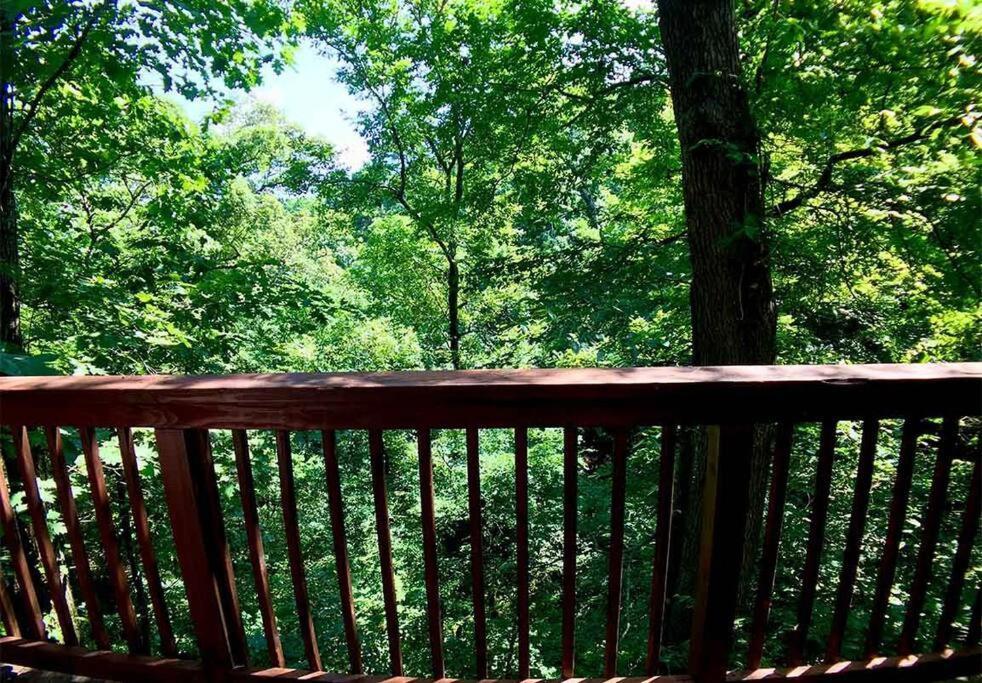 Chateau Treehouse #11 @ Oak Crest Cottages And Treehouses Eureka Springs Exterior photo